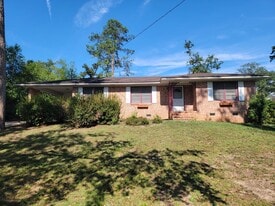 1125 Crestview Dr in North Augusta, SC - Building Photo