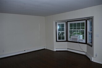 11 Wilhow Ct in Northport, NY - Building Photo - Building Photo
