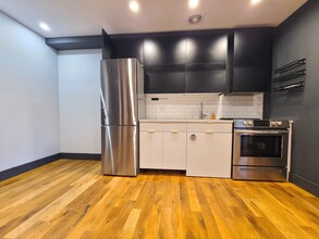 231 Jackson St, Unit 2 in Brooklyn, NY - Building Photo - Building Photo