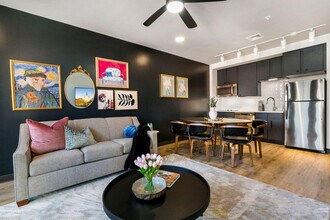 611 Commerce St in New Orleans, LA - Building Photo - Building Photo