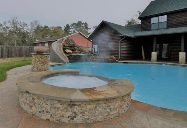 2063 Apache Dr in Montgomery, TX - Building Photo - Building Photo