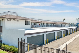Bever Place in Stanton, CA - Foto de edificio - Building Photo