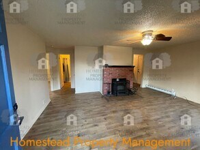 2060 Bruce St NE in Salem, OR - Building Photo - Building Photo