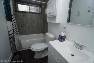 11012 Jackson St in Belleville, MI - Foto de edificio - Building Photo