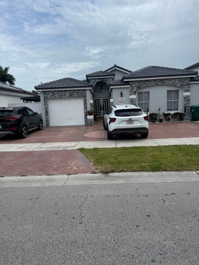 13206 NW 8th Ter in Miami, FL - Building Photo - Building Photo