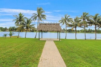 10962 SW 117th St in Miami, FL - Building Photo - Building Photo