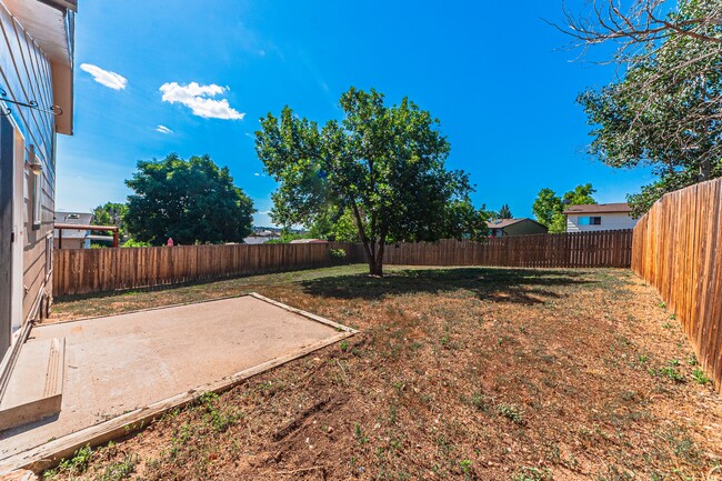 5465 Sacramento Pl in Colorado Springs, CO - Building Photo - Building Photo