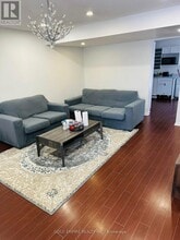 7 Roman Crescent in London, ON - Building Photo - Building Photo