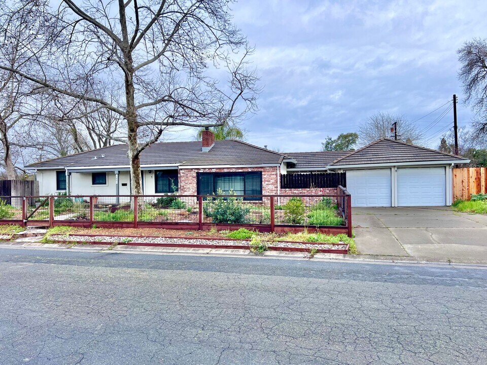3601 Ardmore Rd in Sacramento, CA - Building Photo