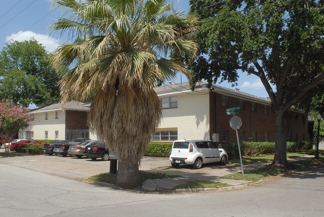 Westmoreland Central Apartments in Houston, TX - Building Photo - Building Photo