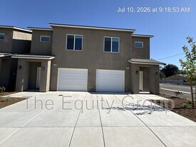 733 S Pinkham St in Visalia, CA - Building Photo