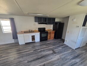 745 Barren Hollow Rd in Hurricane Mills, TN - Building Photo - Building Photo