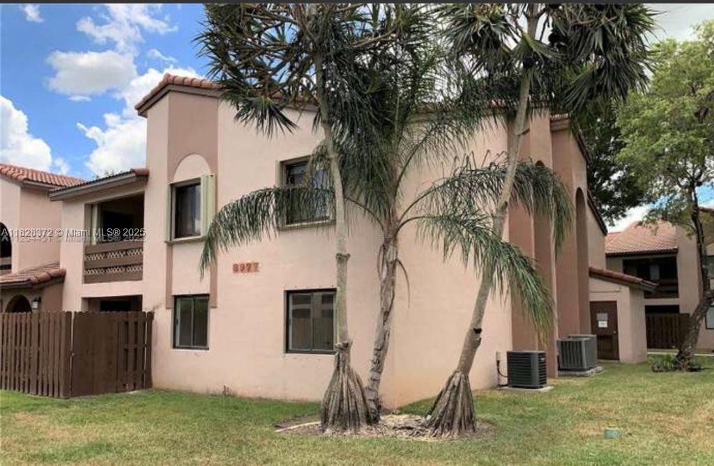 8977 SW 123rd Ct in Miami, FL - Building Photo
