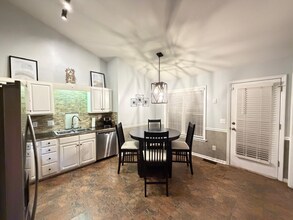 5933 Old Plank Rd in High Point, NC - Foto de edificio - Building Photo