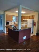16 Oak Leaf Ln in Toms River, NJ - Foto de edificio - Building Photo