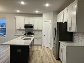 993 Cascade Cir in Hartford, WI - Building Photo - Building Photo