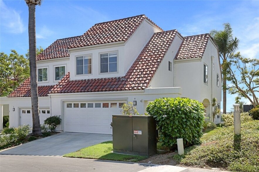9 Veracruz in Dana Point, CA - Building Photo