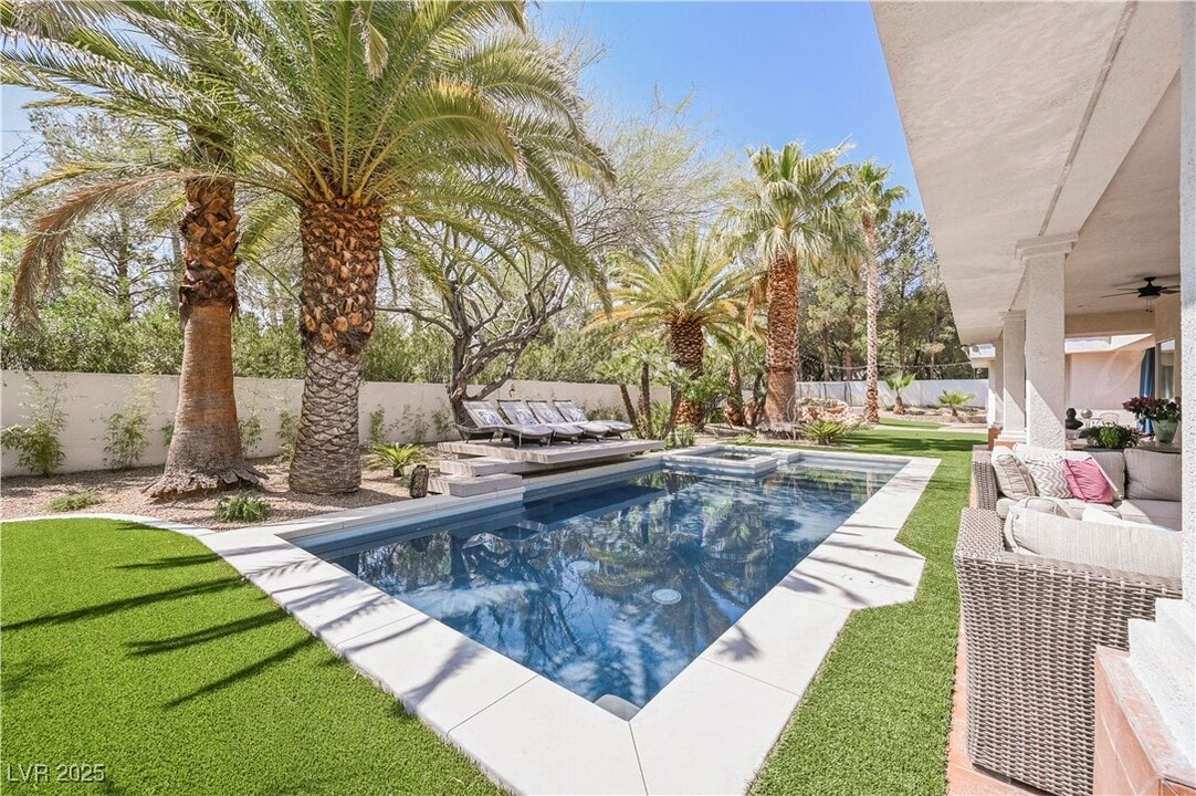 2231 S Tioga Way in Las Vegas, NV - Building Photo