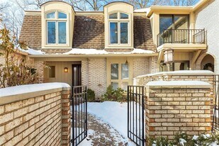 1360 Bramblebush Run in Bloomfield Township, MI - Building Photo