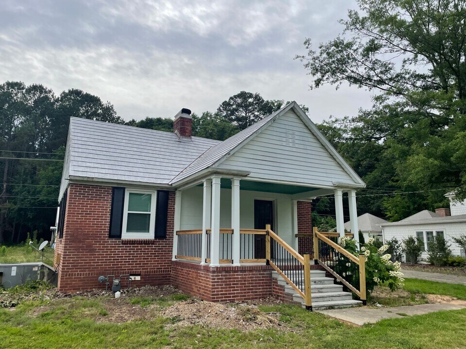 408 Rockridge Ave in Trussville, AL - Building Photo