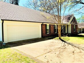 7207 Poplar Pike in Germantown, TN - Building Photo - Building Photo
