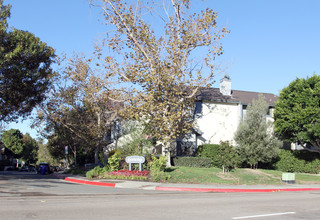 Cambridge in La Jolla, CA - Building Photo - Building Photo