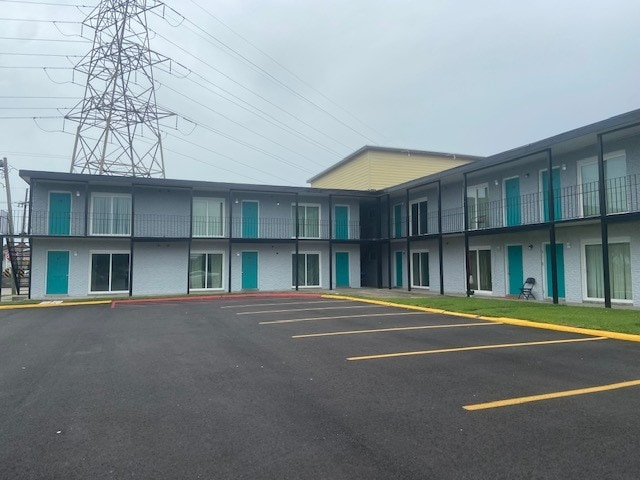 1536 Stumpf Blvd in Gretna, LA - Building Photo