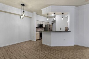 10103 Myrtlewood Cir W in Palm Beach Gardens, FL - Building Photo
