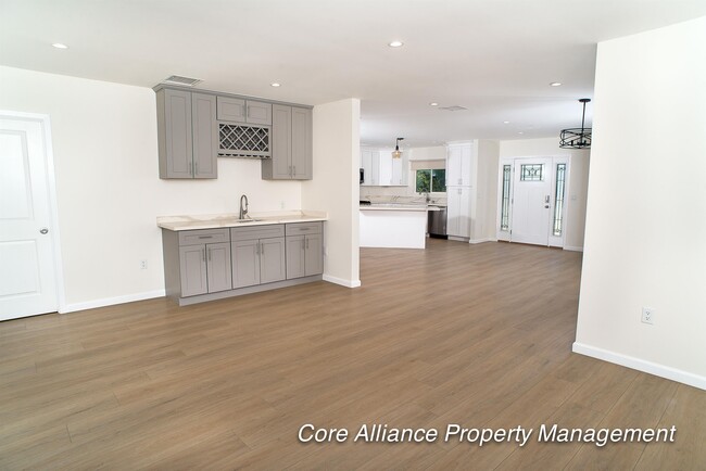 10828 Balboa Blvd in Los Angeles, CA - Building Photo - Building Photo