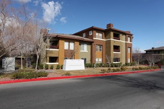 Falling Water Apartments in Las Vegas, NV - Building Photo - Building Photo