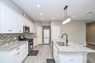 8215 Bonaire St in Houston, TX - Building Photo - Building Photo