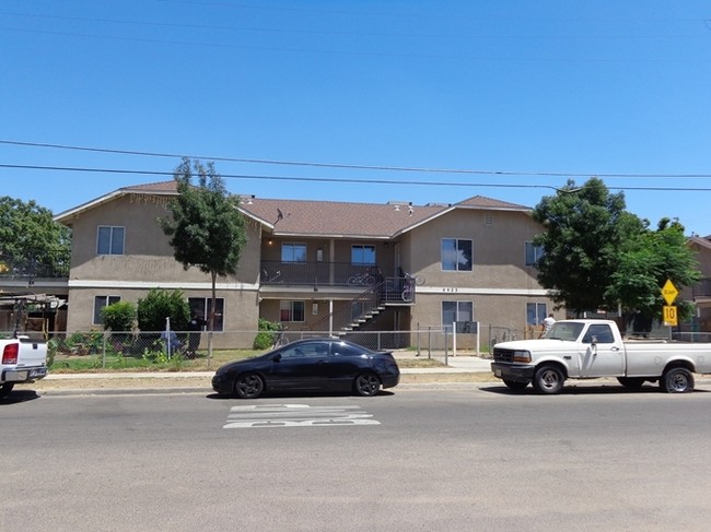 5533 S Rowell Ave in Fresno, CA - Building Photo - Building Photo