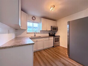 2625 SW 67th Ave in Miami, FL - Building Photo - Building Photo