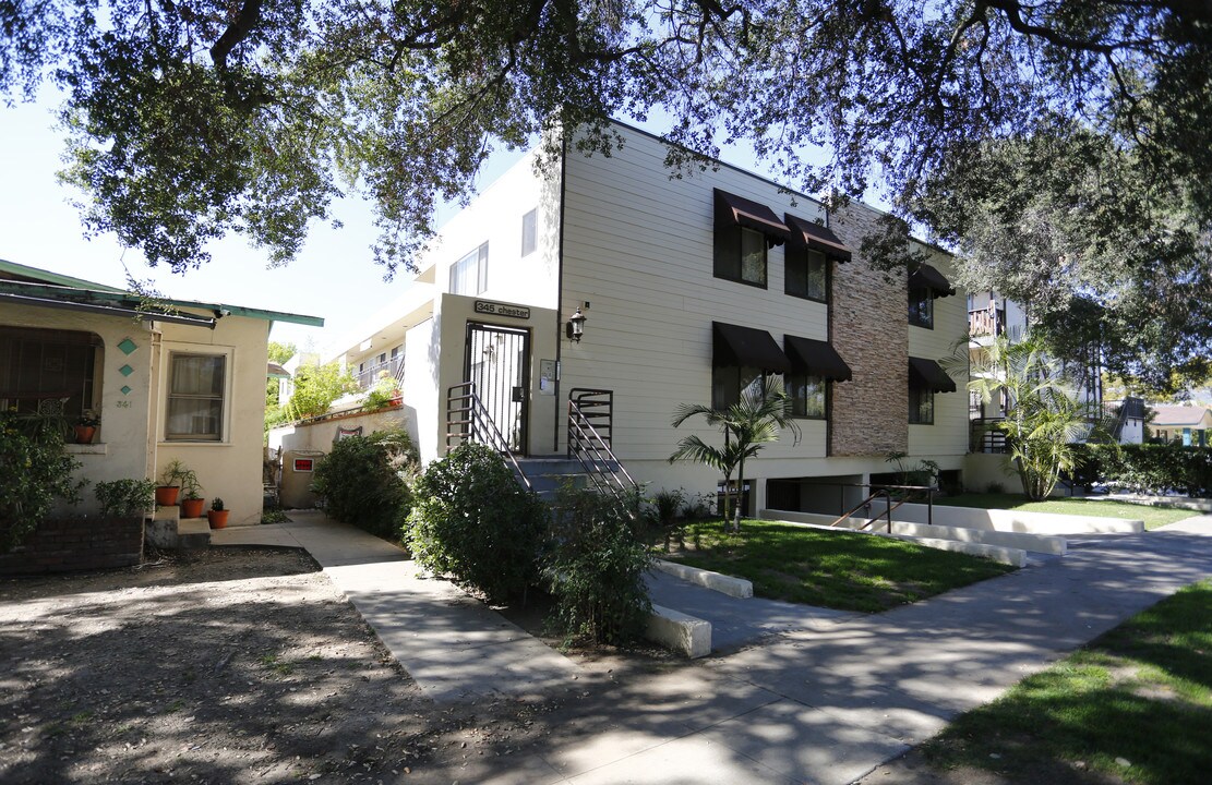 345 Chester St in Glendale, CA - Building Photo