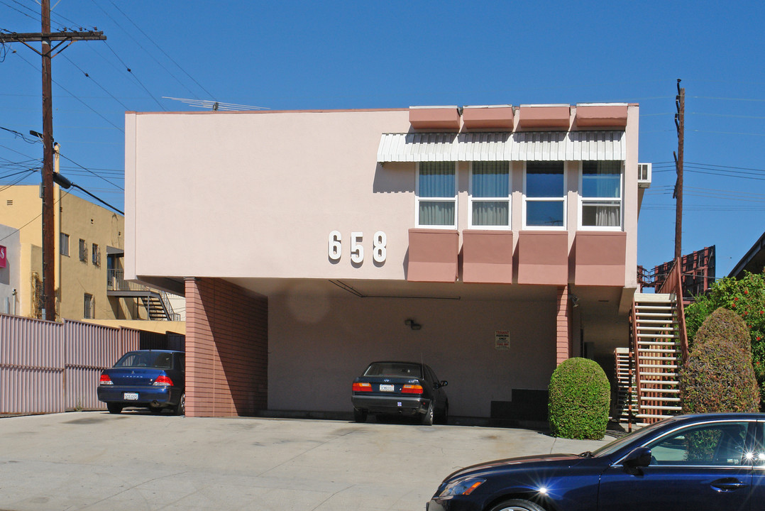 658 N Hayworth Ave in Los Angeles, CA - Foto de edificio