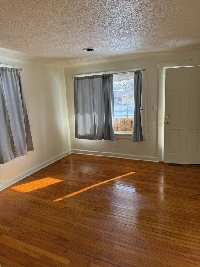 912 Leland St in Flint, MI - Building Photo - Building Photo