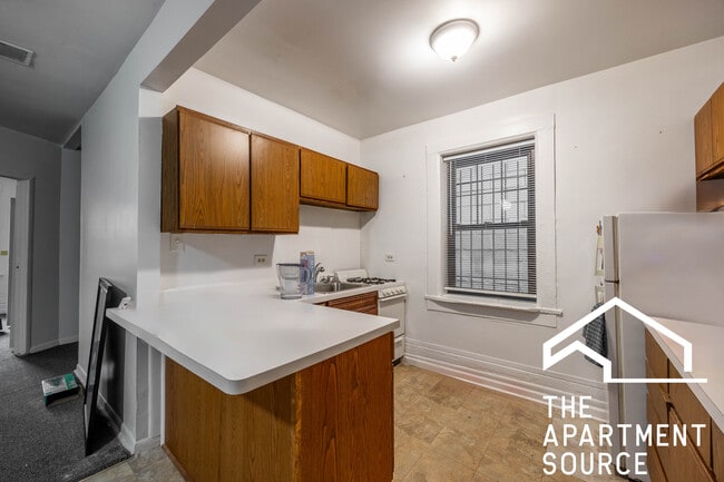 property at 1627 N Winchester Ave