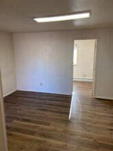 52793 NE 1st St in Scappoose, OR - Foto de edificio - Building Photo