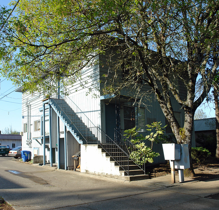 242 E 14th in Eugene, OR - Foto de edificio