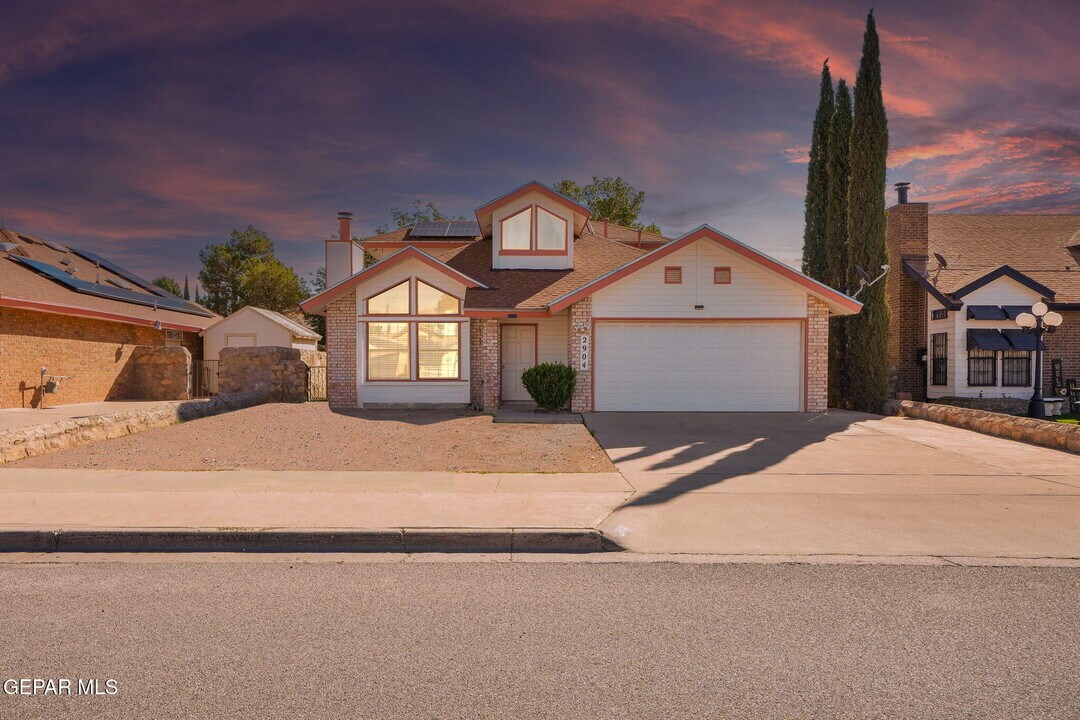 2904 Lake Champlain St in El Paso, TX - Building Photo