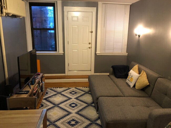 477 Beacon St, Unit B in Boston, MA - Building Photo - Building Photo