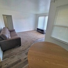 713 E Boone St in Santa Maria, CA - Building Photo - Building Photo