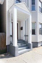 105 Chelsea St in Boston, MA - Building Photo - Building Photo