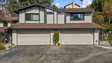 10831 Roycroft St, Unit 1003-204 in Los Angeles, CA - Building Photo - Building Photo