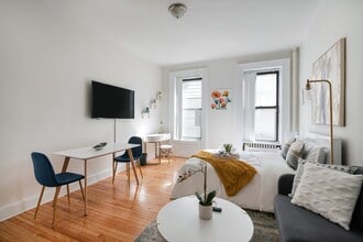 327 E 75th St in New York, NY - Building Photo - Building Photo
