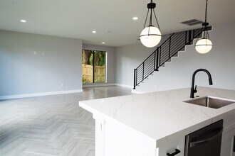 333 NW 41st St in Oakland Park, FL - Building Photo - Building Photo