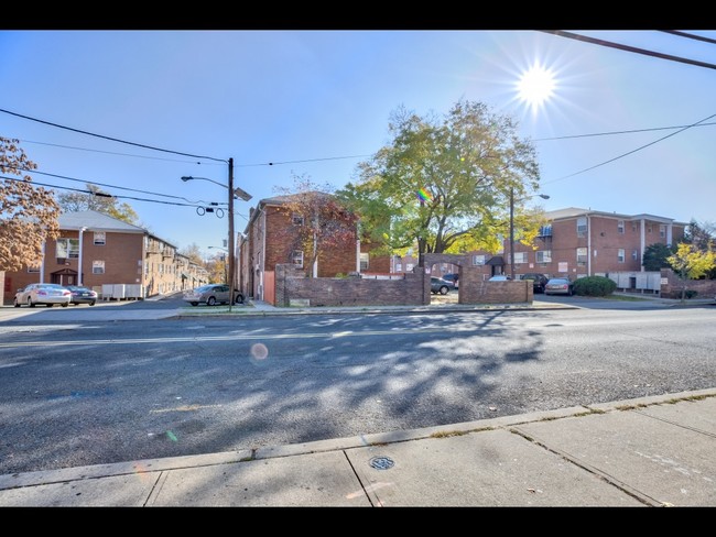 Stuyvesant Gardens Irvington in Irvington, NJ - Foto de edificio - Building Photo