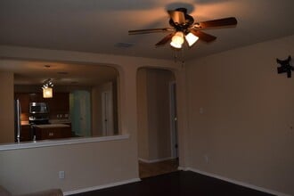 333 Diana Dr in Converse, TX - Foto de edificio - Building Photo