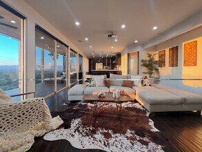 3319 Wrightwood Dr in Studio City, CA - Foto de edificio - Building Photo