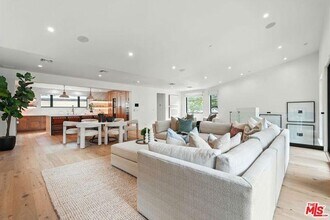 2004 1/2 N Beverly Glen Blvd in Los Angeles, CA - Building Photo - Building Photo